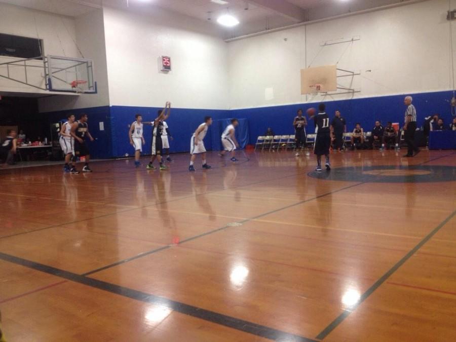 Lincoln+JV+Boys+basketball+team+plays+against+Mountain+View+Academy.
