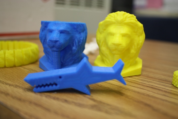 Impresora del FUTURO: El “MakerBot Replicator” en Acción (En Fragmentos)