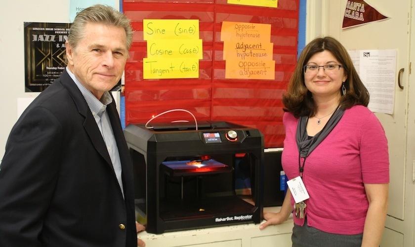 Sam Van Zandt, morning host of 94.5 KBAY-FM, and Lincoln math teacher Mrs. Reid pose in front of Room 1s new 3D printer. Van Zandt donated some of the funds for the printer.
