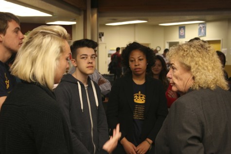 Congresswoman Zoe Lofgren speaks with students.