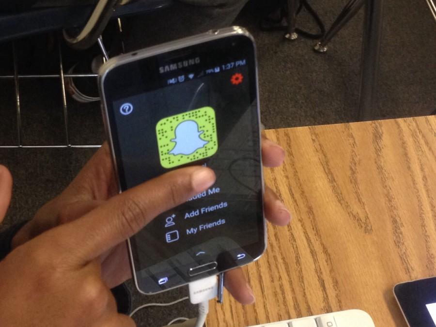 Student+showing+how+the+Snapchat+app+looks+like.