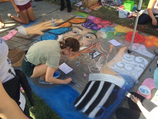 NAHS artists working to complete their piece (Chau Le/Lincoln Lion Tales)
