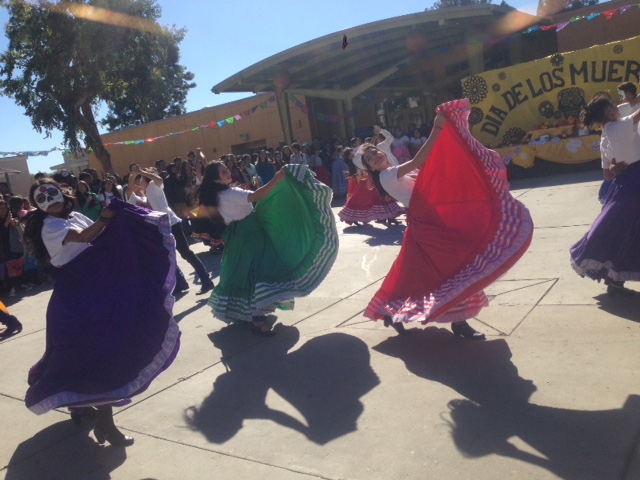 Folklorico dance in beautiful skirts. The event happened  on Wednesday November 4, 2015. The Quad was transformed into a lively stage to celebrate Dia de Los Muertos. (L.Castillo/ Lincoln Lion Tales) 