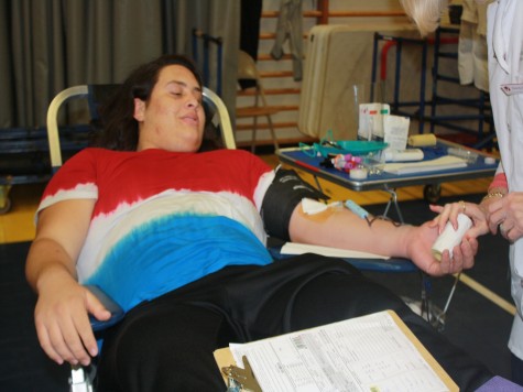 Cortez Rangel getting ready to donate blood. (William Quevedo/Lion Tales)
