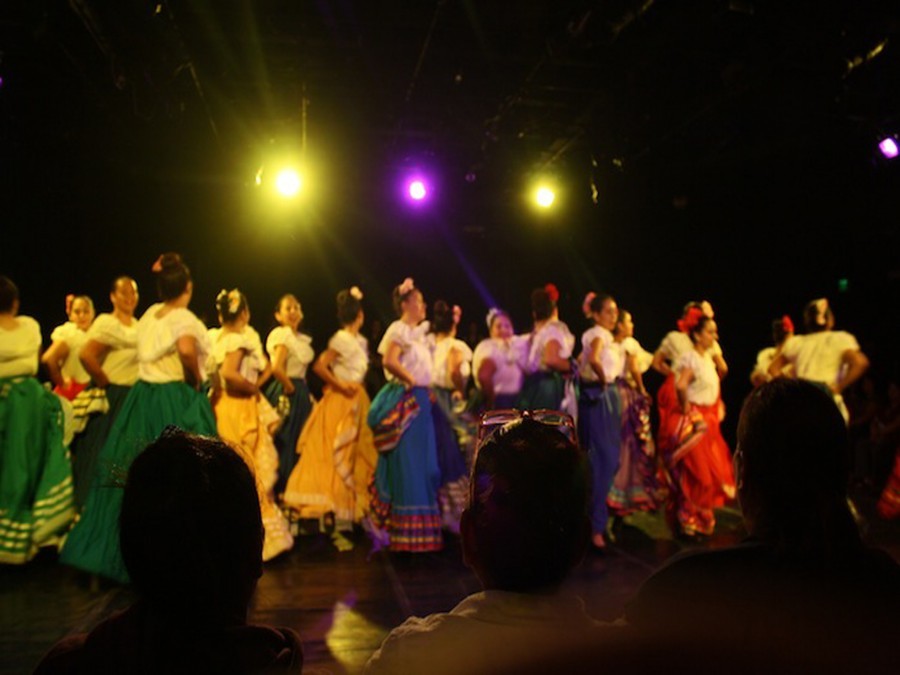 Folklorico girl's excites the audience. (Emalie Ortega / Lincoln Lion Tales)