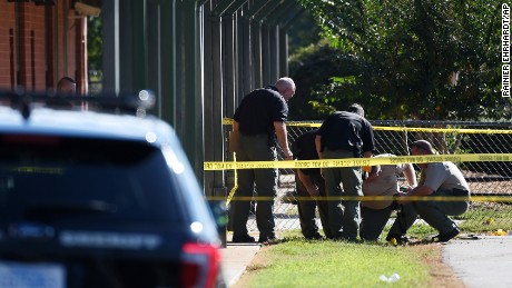 Tiroteo escolar en Carolina del Sur : 3 heridos en la escuela, 1 hombre muerto en la casa