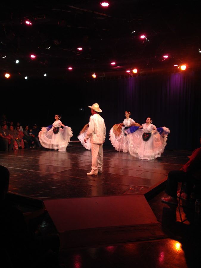 The Folklorico dance group showing their moves. (Emalie Ortega/ Lincoln Lion Tales)