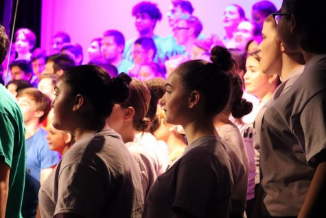Lincoln singers performing for SING! (Jeffrey Nisihura for Lion Tales)