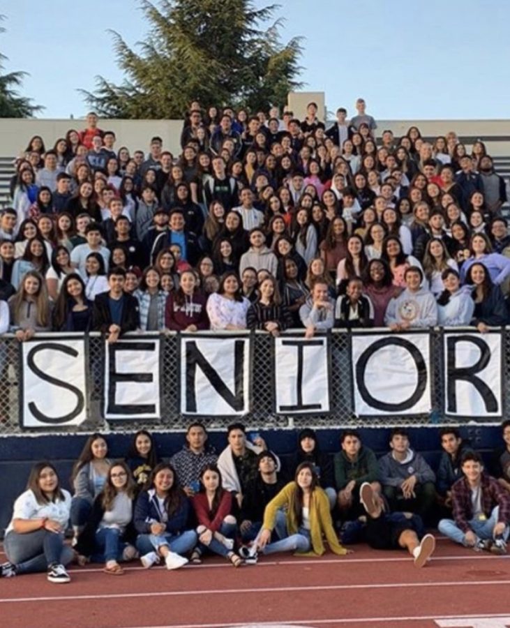 Senior+Class+of+2020+huddled+up+in+a+picture+to+commemorate+their+last+year+of+high+school%21+%28Ms.+Philips%2FLion+Tales%29+