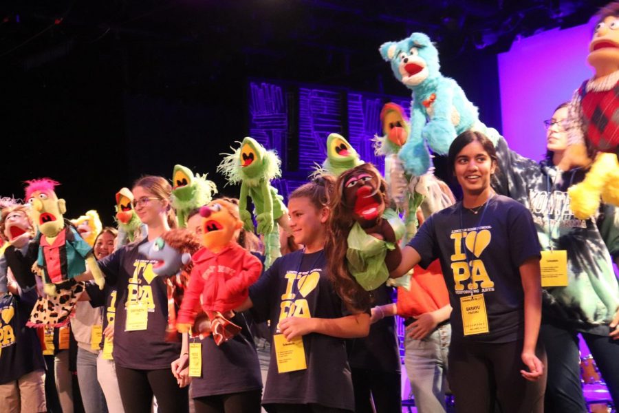 Eighth graders showcasing their puppet skills on stage! Performing Arts Day is a day when middle school students are invited to attend performing arts classes at Lincoln. Located in the Black Box Theater November 15, 2019 (Andrea Saldana)